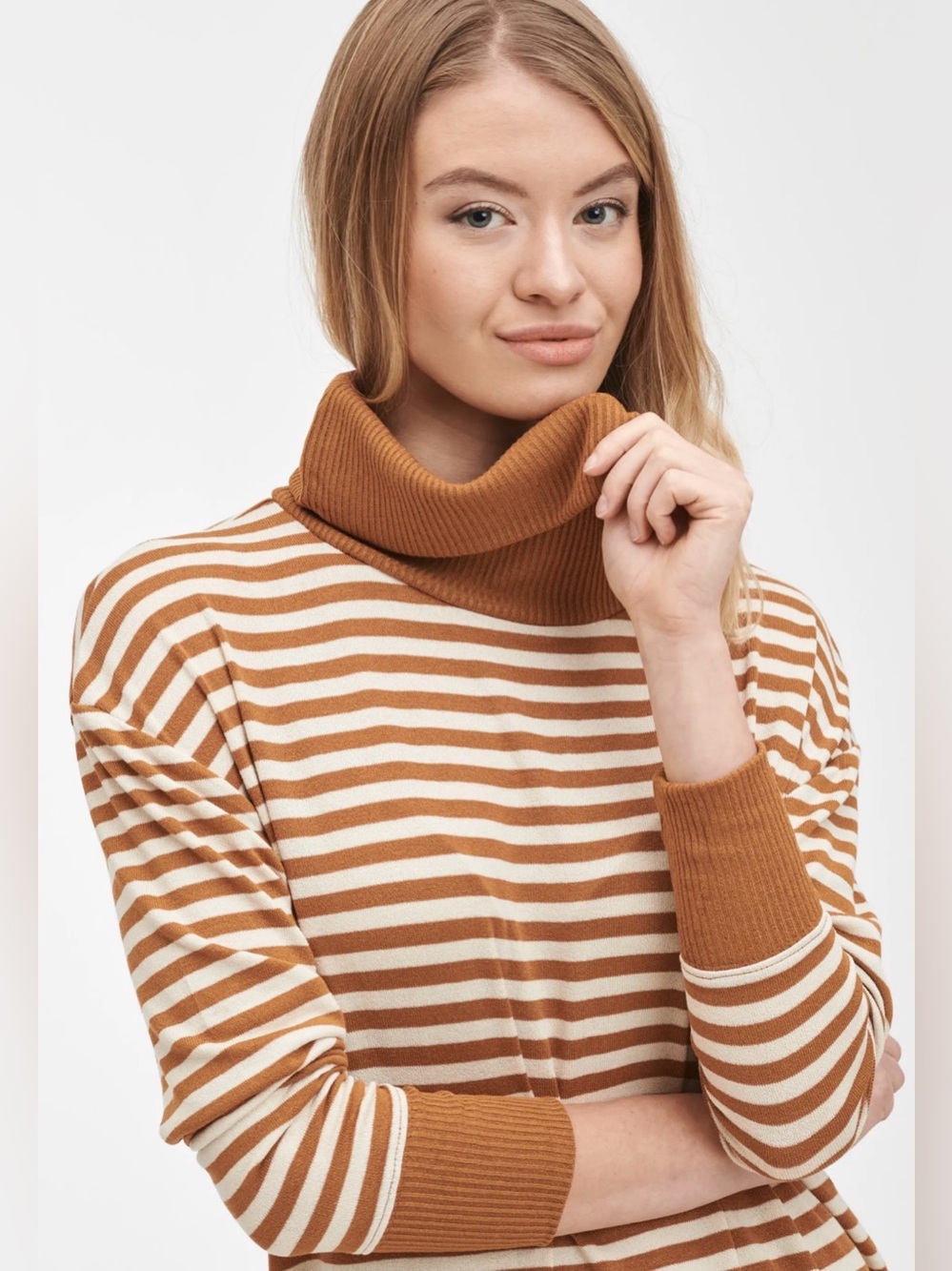 GAP COZY BROWN AND WHITE STRIPED ROLLNECK SWEATER SIZE LARGE 🌟EUC🌟